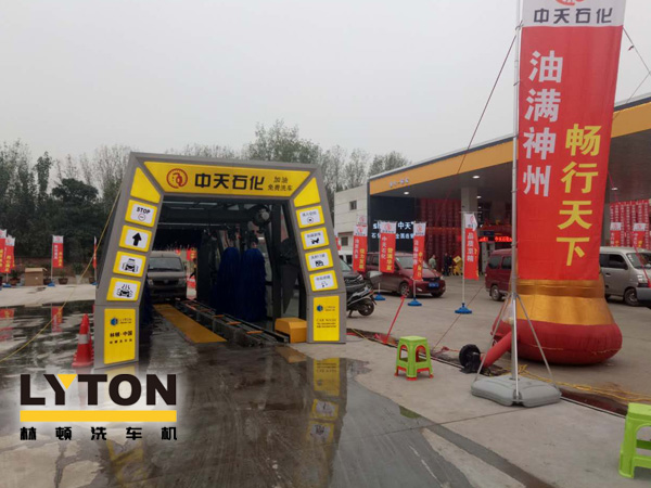 FX-11-7七刷隧道式連續洗車機整機航空鋁合金材質加工而成，國際高端洗車機制造工藝。外形美觀新穎、大方。