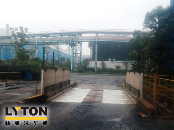 耗水量低至1-3L/輛，經濟型工程車輛自動洗輪機（輪胎及底盤沖洗）—林頓電腦洗車機榮譽出品