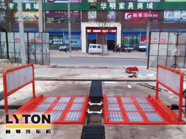 經濟型工程車輛自動洗輪機是林頓電腦洗車機專為沖洗各類工程車輛的輪胎及底盤而設計，該設備結構簡單，功能齊全，高壓沖洗工程車輛底盤及兩側。