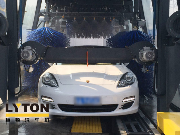 高效快捷，安全可靠！林頓FX11電腦洗車機(jī)高端車型清洗！