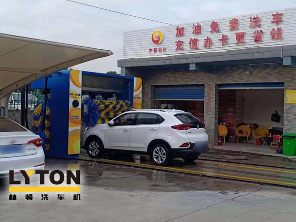 中魯石化加油站配置GD-20A型龍門往復式全自動電腦洗車機！加油也可免費洗車機啦！