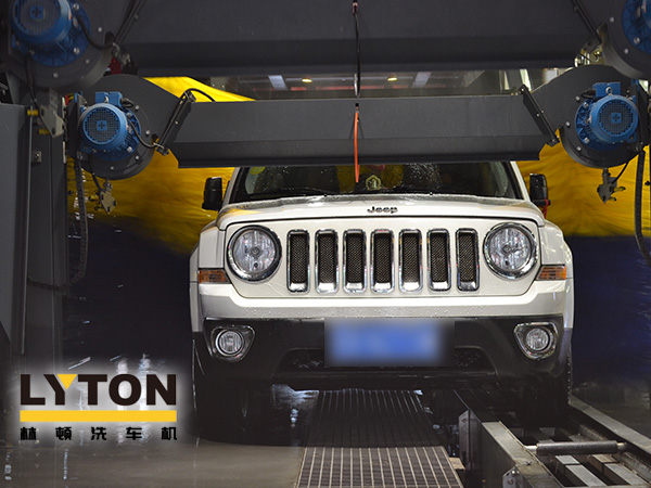 嚴冬要做好水管、水泵等的防寒措施，室外的水管要加裝保溫層。