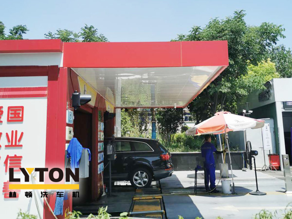 大浪淘沙，服務致勝。前不久，龍城中石化配置林頓FX-80A系列隧道連續(xù)式電腦洗車機。該加油場站始終秉持“服務創(chuàng)造價值”的經(jīng)營理念，不斷提高員工服務意識，努力提升服務品質，從而促進業(yè)績提升。