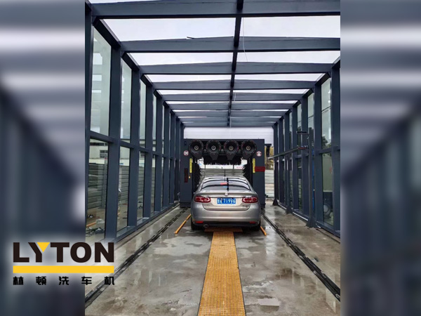 適合場地面積較小，特別是門面房一類的汽車美容店等。該系列洗車機機型已在全國各大中城市普遍使用，得到客戶的一致贊許。