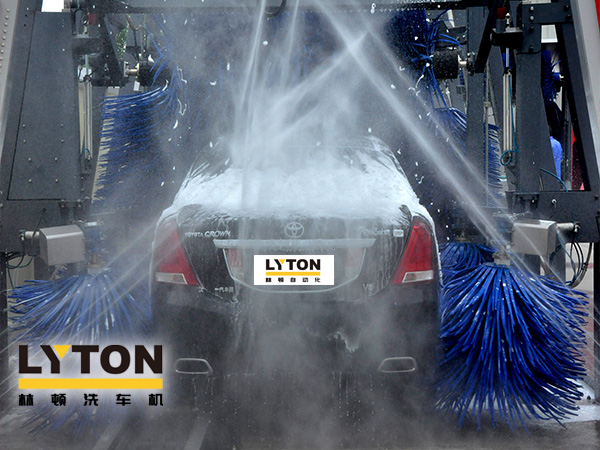 沉穩的“工作態度”、出眾的“潔凈效率”！林頓FX11全自動洗車機為廣大車主提供服務，享受至簡洗車新體驗
