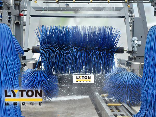 沉穩的“工作態度”、出眾的“潔凈效率”！林頓FX11全自動洗車機為廣大車主提供服務，享受至簡洗車新體驗