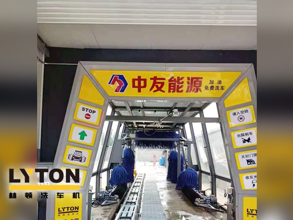 為什么朋友的愛車開了數年依然光亮如新？全自動洗車機來告訴您！