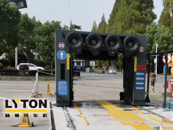 曹禺故里、江漢油城——湖北潛江某客戶新購林頓龍門往復式全自動洗車機