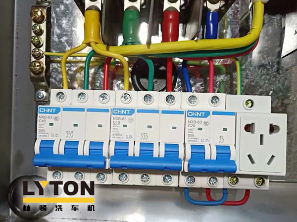 全自動洗車機標(biāo)準(zhǔn)電器箱配置