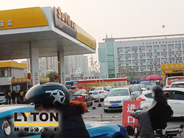  洗車“長龍”哪里見？蘇油寧揚站加油站全自動洗車長期受熱捧