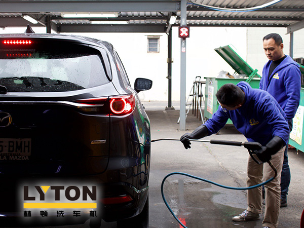 一九一四自動洗車設備到如今全自動洗車機發展蛻變面面觀