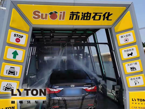 疫情時期，為減少人員接觸，加油站“無接觸”智能全自動洗車機(jī)服務(wù)受車主青咪