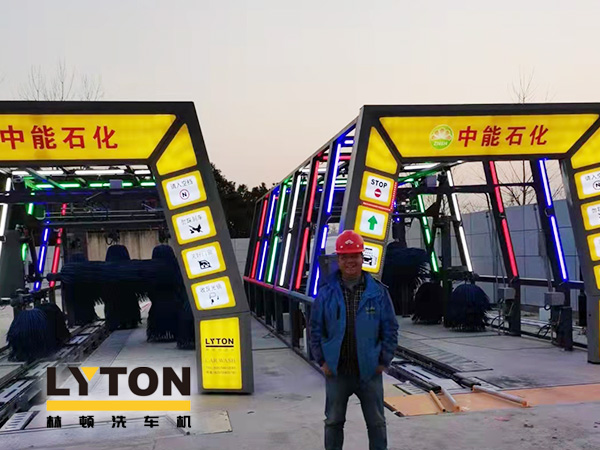 疫情時期，為減少人員接觸，加油站“無接觸”智能全自動洗車機(jī)服務(wù)受車主青咪